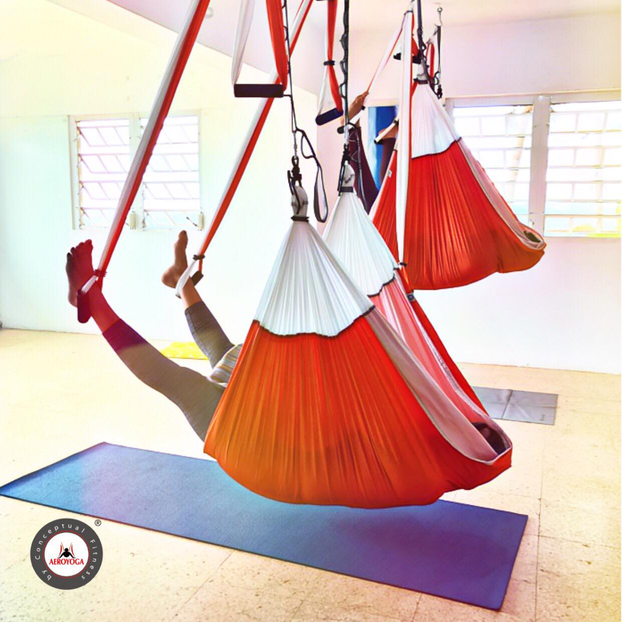 Formación Yoga Aéreo, Descubre Técnica Aérea de Masaje con Método AeroYoga ®