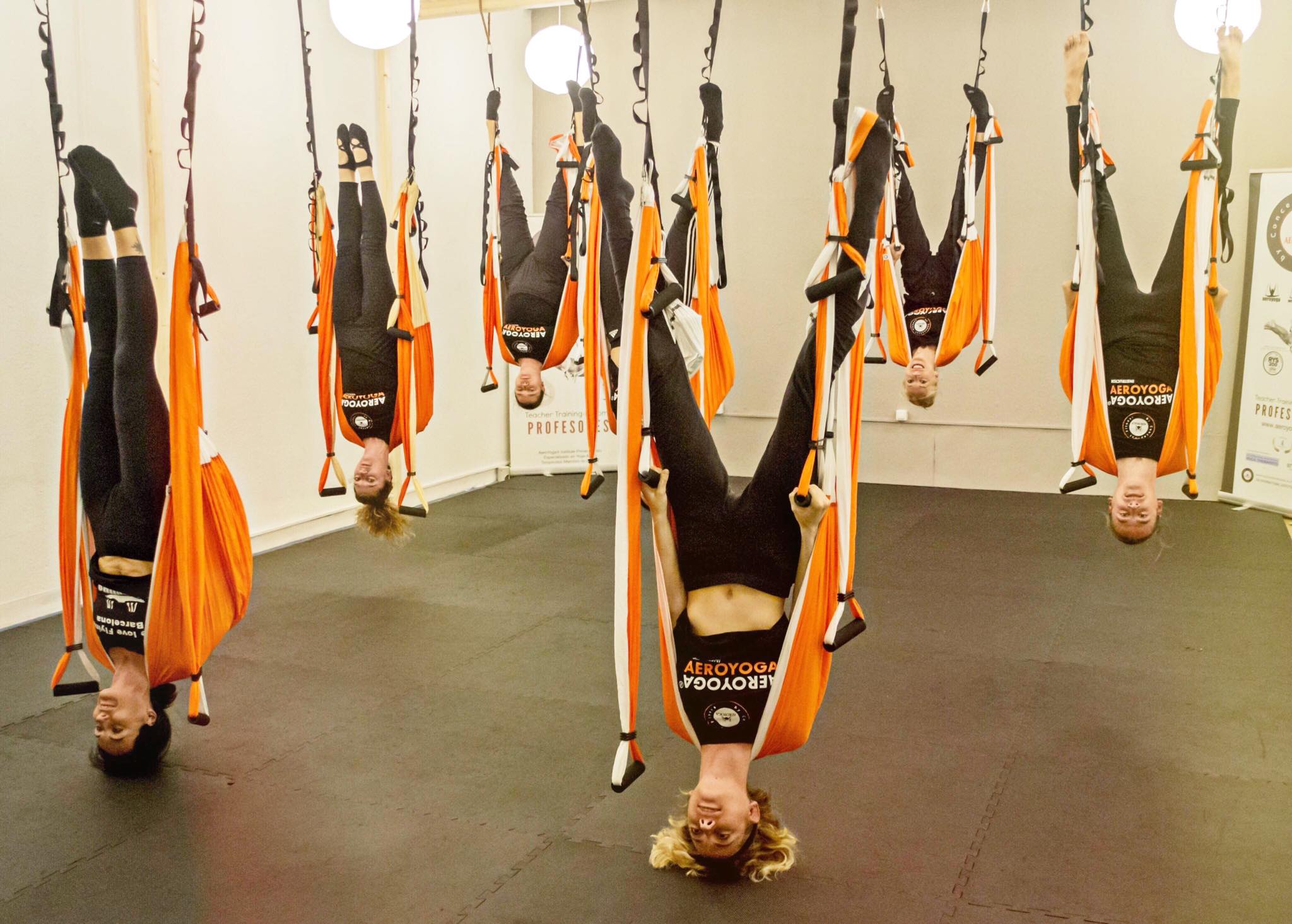 yogacreativo.com: Formación Yoga Aéreo, Descubre el Nuevo Columpio AeroYoga  ® para el Curso 2019/20